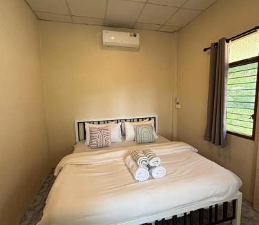 Koh Tao Apartment | Partial Seaview Bungalow Near Sairee