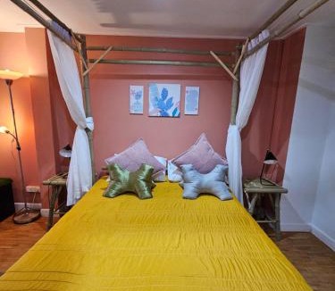 Bang Phut Apartment | Papa house red room