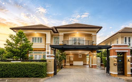 Chiang Mai Villa | MAHI Pool Villa 4BR Near Airport & Old Town