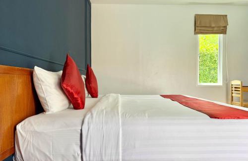 Nai Harn Resort | Phuket La Siesta, Naiharn Beach