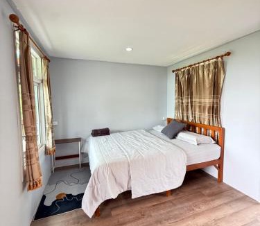 Ang Thong House | PhaluaiHomestay พะลวยโฮมสเตย์ บ้านไม้