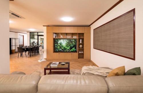 Khlong Tan Apartment | Luxury 3BR 230sqm 5 min to BTS Sukhumvit 26