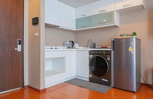 Ekkamai Apartment | Vibe Thonglor Rooftop Sky Pool