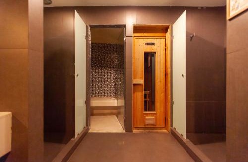 Ekkamai Apartment | Spacious 1 Bedroom Rooftop Pool