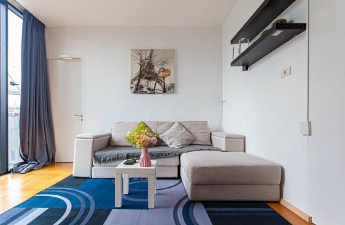 Ekkamai Apartment | Spacious 1 Bedroom Rooftop Pool