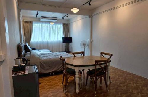 Phra Athit House | Churai's house