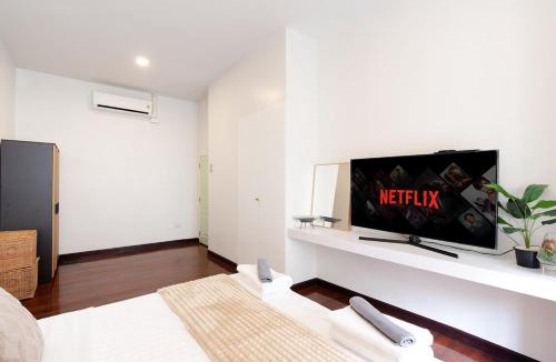 Si Phraya House | Spacious Heritage Family Home in Central Bangkok