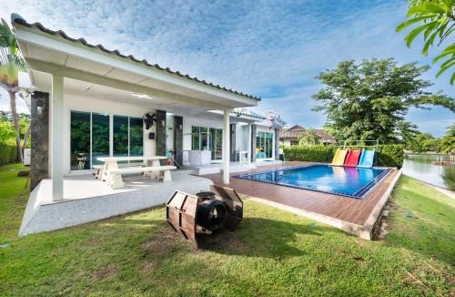 Kram Villa | Shark House - Pool Villa RB13