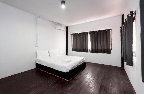 Wat Bowon Niwet Apartment | XX Mitr Inn Khaosan - มิตร อินน์ ตรอกข้าวสาร