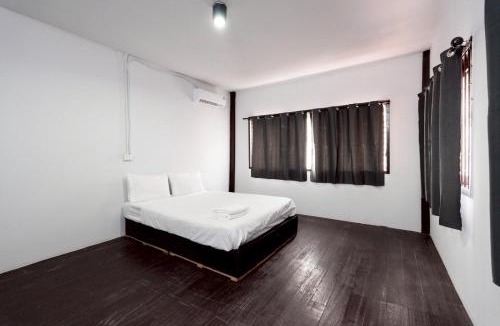 Wat Bowon Niwet Apartment | XXMitr Inn Khaosan New