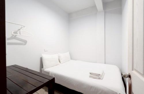 Wat Bowon Niwet Apartment | Mitr Inn Khaosan - มิตร อินน์ ข้าวสาร