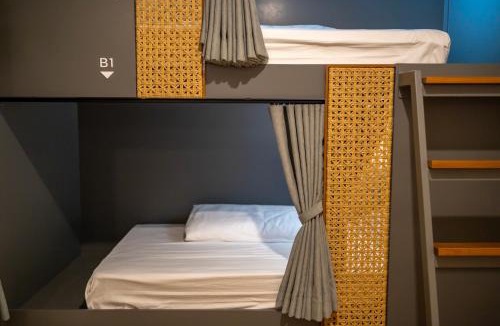 Pom Prap Sattru Phai Hotel | The Chedee Krungthep