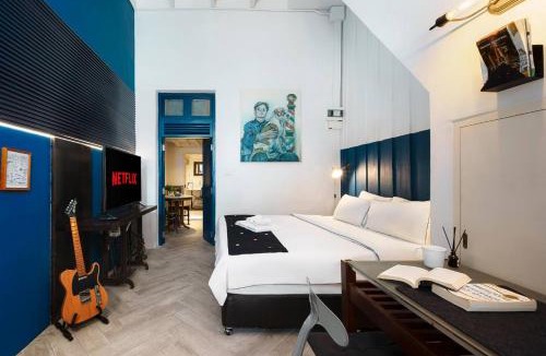 Si Phraya House | Non Inn The Post and Barber 3 Bedroom Riverside Shophouse with King and Twin Rooms