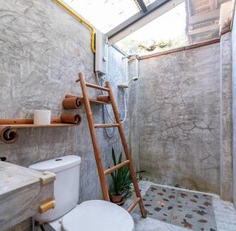 Ban Pong Bed & Breakfast | Lion Cafe Resort