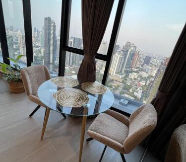 Khlong Tan Apartment | 43F Skyline View BTS Thonglor