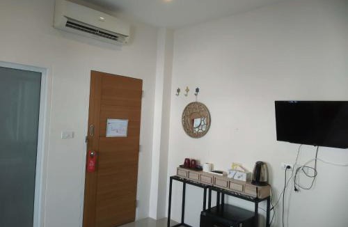 Talat Yai Hotel | ขุนโลหะ K̄hun loh̄a