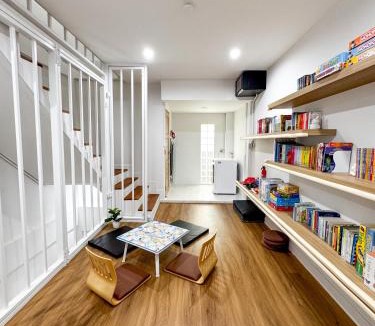 Bang Phlat Apartment | Number 31 Bangkok Family