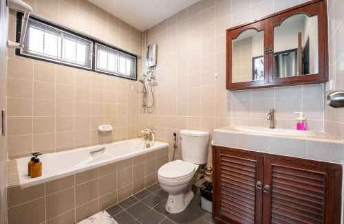 Phra Khanong Villa | Bangkok Cozy Garden Pool Villa Sukhumvit