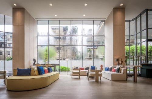 Ramkhamhaeng Hotel | The Quarter Ramkhamhaeng by UHG- Close to 1981 Mall- Rajamangala Stadium Airport Link