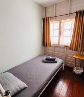 Wat Bowon Niwet House | Honey Place Guesthouse