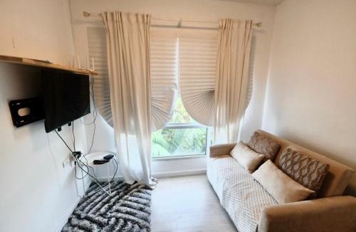 Lat Krabang Apartment | 7min BKK airport - free pick up - malls nearby