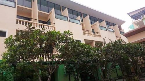 Nanai Road Hotel | Royal Waves Hotel