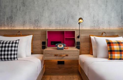Pathumwan Hotel | Moxy Bangkok Ratchaprasong