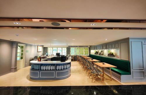 Wat Bowon Niwet Hotel | Siri Ratchadamnoen Bangkok Hotel