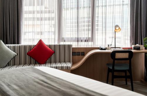 Khlong Toei Hotel | Seekers Finders Rama IV Hotel SureStay Collection by BW