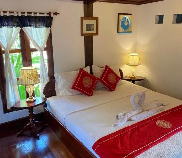 Luang Prabang Hotel | Villa Ouis NamKhan Riverside