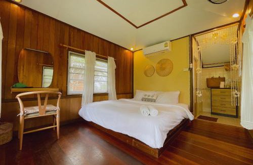Ko Kood Bed & Breakfast | Mangrove bungalow & restaurant