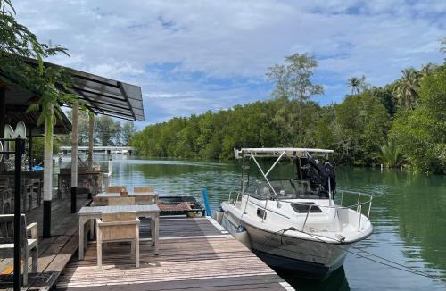 Ko Kood Bed & Breakfast | Mangrove bungalow & restaurant