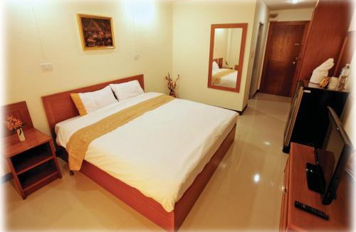 Racha Thewa Hotel | Rafael Hotel and Mansion Bangkok