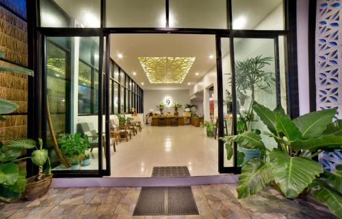 San Pa Thong Hotel | Home at 9