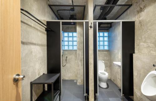 Wang Burapha Phirom Hostel | Siam Subway Hostel and Café