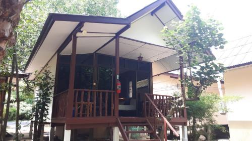 Mae Nam Hotel | Moonhut Bungalows