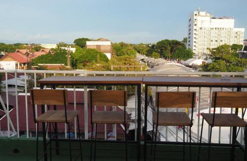 Chang Khlan House | Boonnark Bed Night Bazaar no car parking
