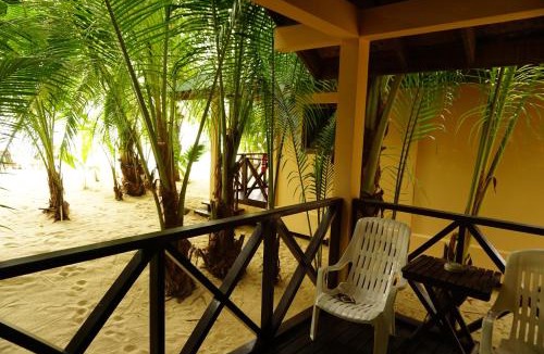 Mae Nam Hotel | Moonhut Bungalows