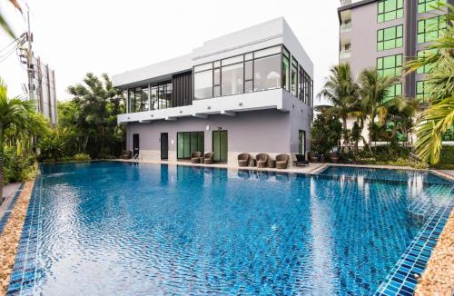 South Pattaya Apartment | Dusit Grand Condo View