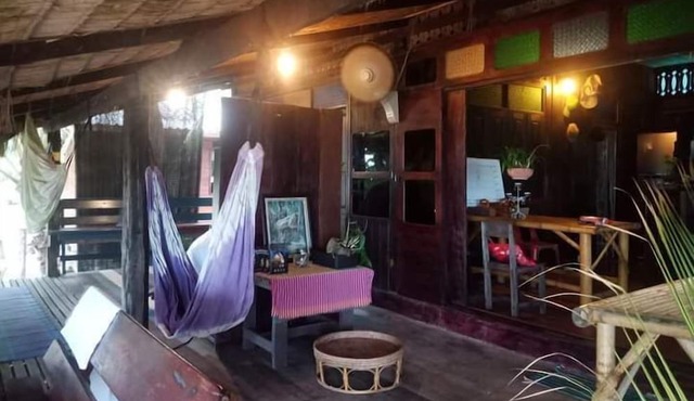Natural High Beach Cafe & Homestay in Sichon