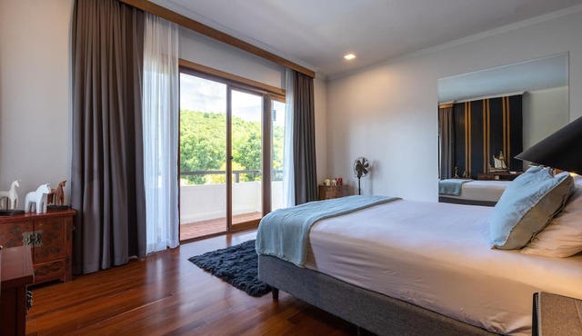 Large 6 Bed Luxury Villa on the Golf Course (PHJ)
