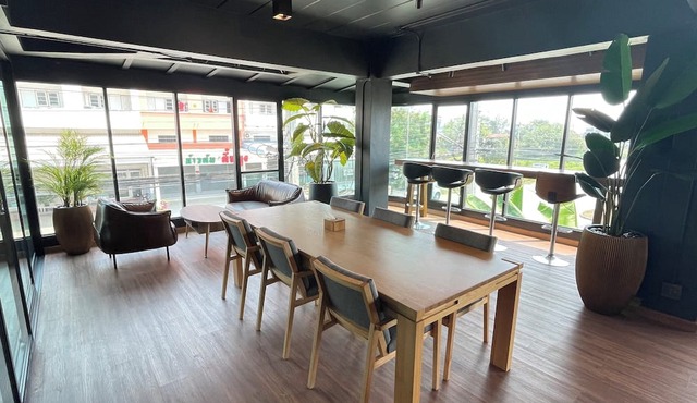 The Bedrooms Maeklong Service Apartment in Samut Songkhram