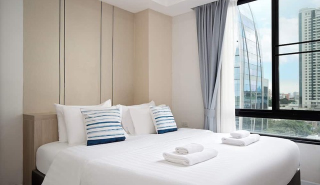 The Riski Hotel at Bangphlat Station in Bangkok