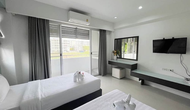Ruan Plaisoi Apartment in Bangkok