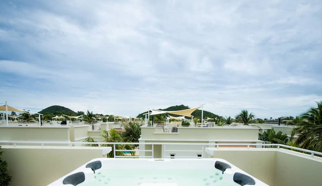 Oriental Beach Pearl Resort in Sam Roi Yot