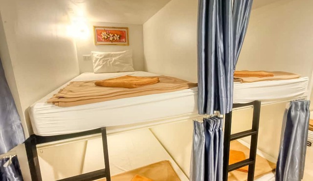 Jomtien Beach Hostel - Soi 7 Prime Spot - 200m to Beach next to Food Market