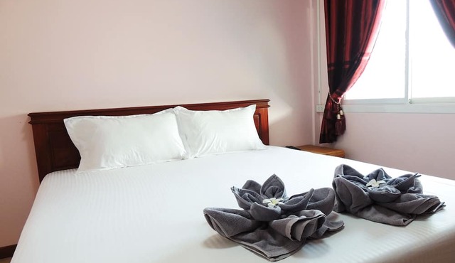 Reuan Jao Ngao Resort in Maha Rat