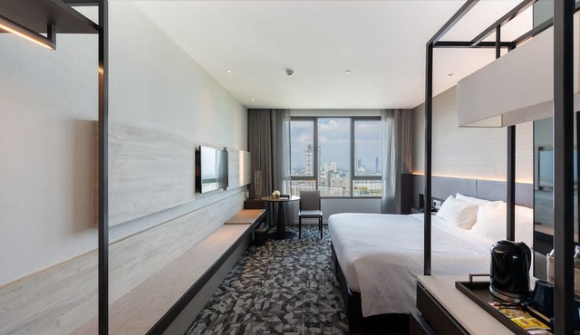Grand Richmond Stylish Convention Hotel in Nonthaburi