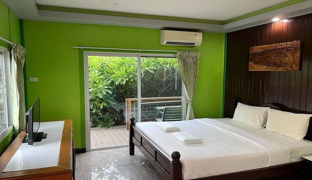 Hi Hotel in Nong Khae