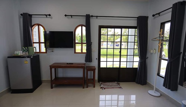 Numhom Resort in Thap Than